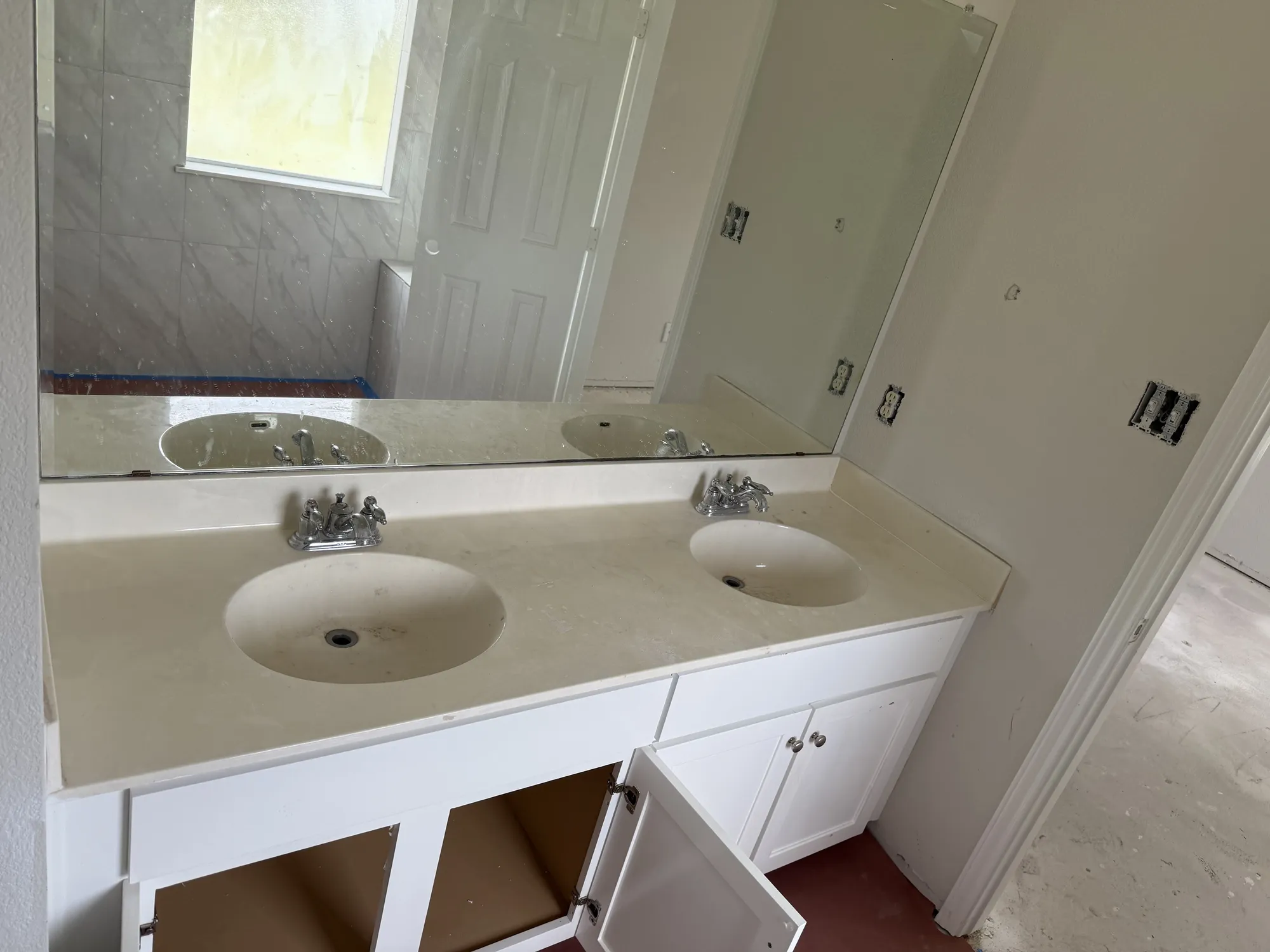 Vanity countertop before refinishing